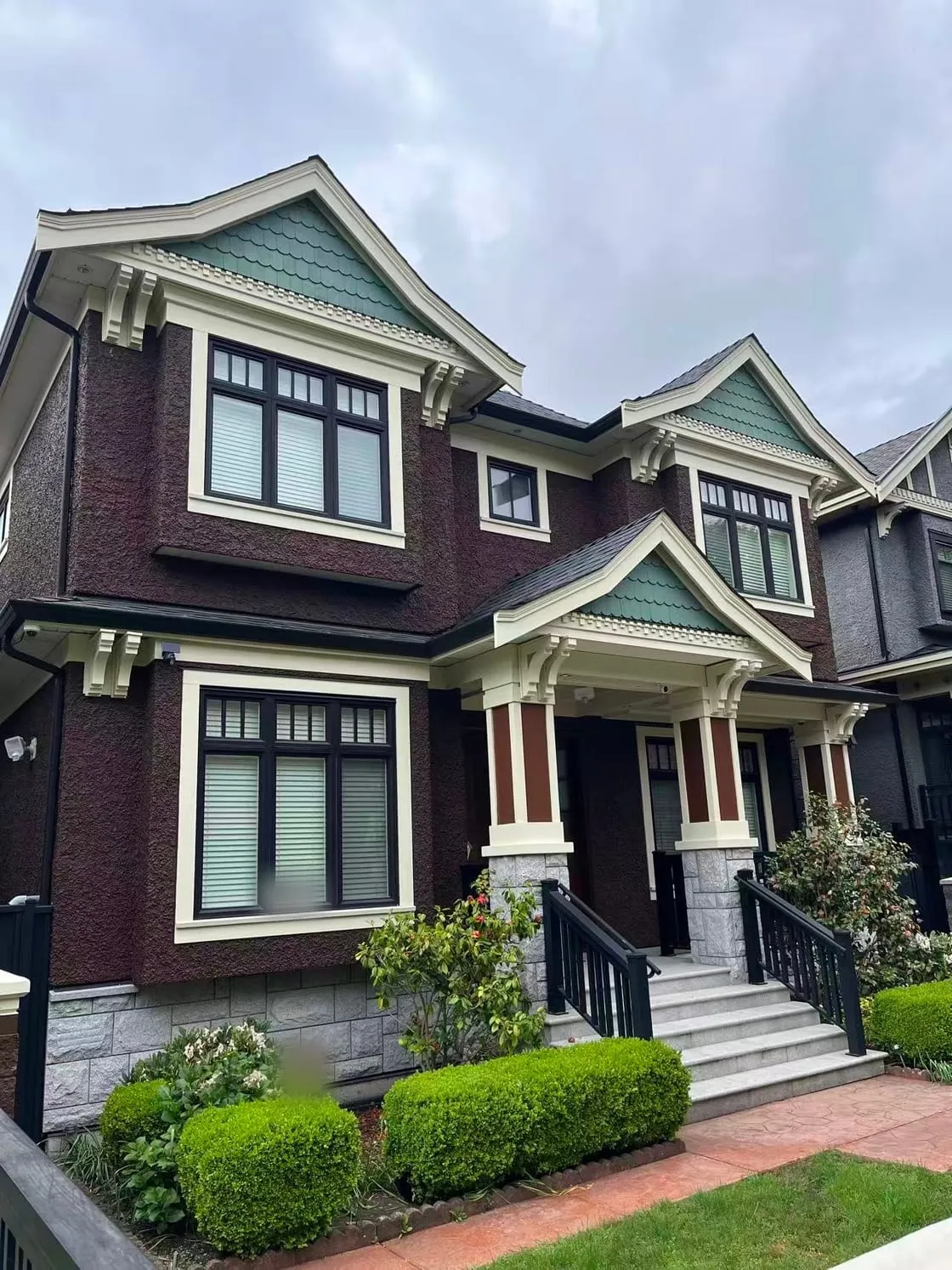The neighbouring house to CASE-01, and a referral from that owner. Similar age, the same decade without paint, and rotten wood around the upper windows that had to be replaced before anything was coated.